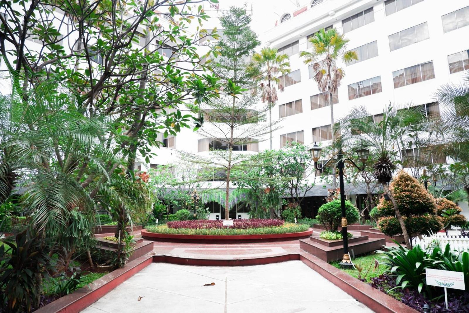 Mercure Jakarta Batavia Exteriör bild